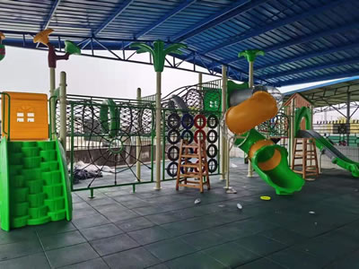 儿童滑滑梯图片